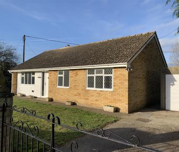 3 bedroom detached bungalow to rent - Photo 1