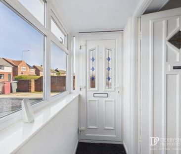 3 Bedroom Semi-Detached House - Photo 3