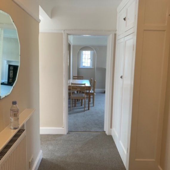 Oxford Court - Photo 2