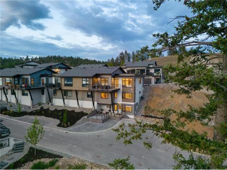 Gorgeous Townhome – McKinley Beach - Photo 4