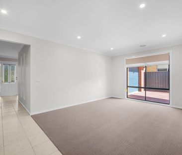 4 bedrooms plus study & 3 living areas - Photo 1