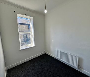 3 bedroom flat to rent - Photo 2
