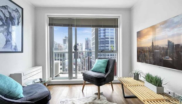 Simple city living at its most comfortable - Photo 1