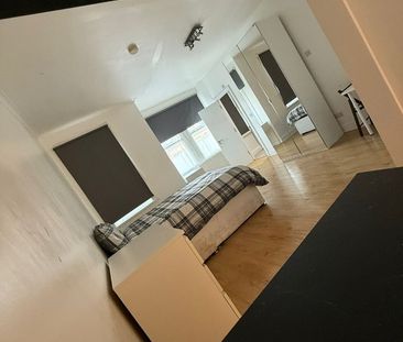 Room in a Shared House, Ivy Road, NW2 - Photo 2