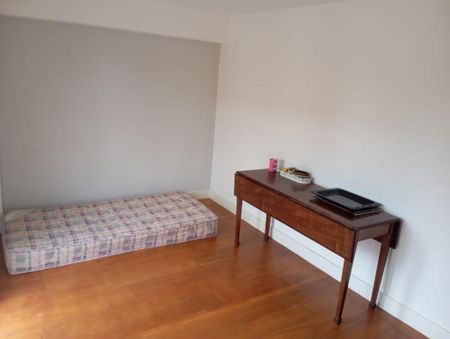 3 bedroom flat to rent - Photo 2