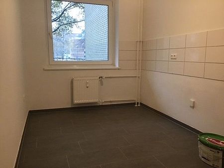 Großzügige 2-Zimmer-Wohnung mit Balkon. Frisch für Sie renoviert - Photo 4