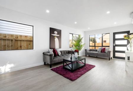 Stylish & Brand New In Central Papatoetoe - Photo 2