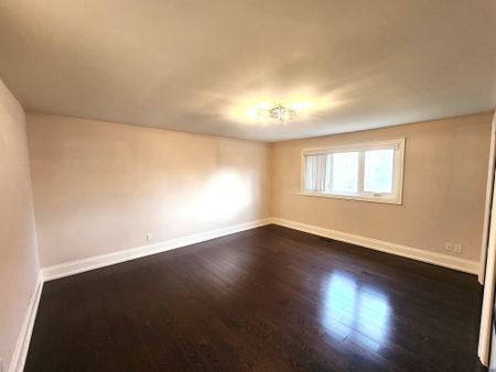 For Lease - 207 Bayview Fairways Drive, Markham, Ontario - Photo 2