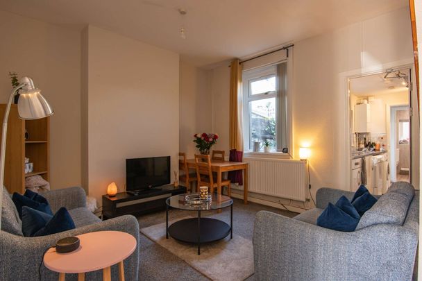 Just around the corner from the most popular student spots! - Photo 1