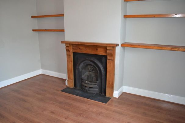 3 bedroom end of terrace house to rent - Photo 1