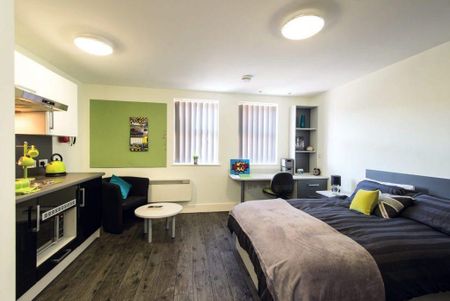 1 bedroom in a flat share to rent - Photo 3