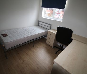 4 Bed Student Accommodation - Photo 4