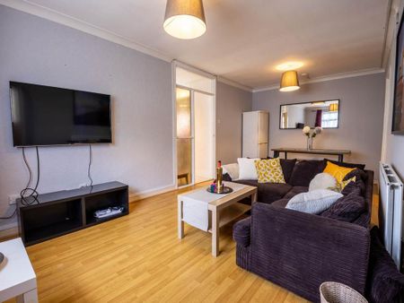 6 bedroom house to rent - Photo 2