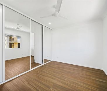 Convenient Unit in Holland Park West - Photo 2