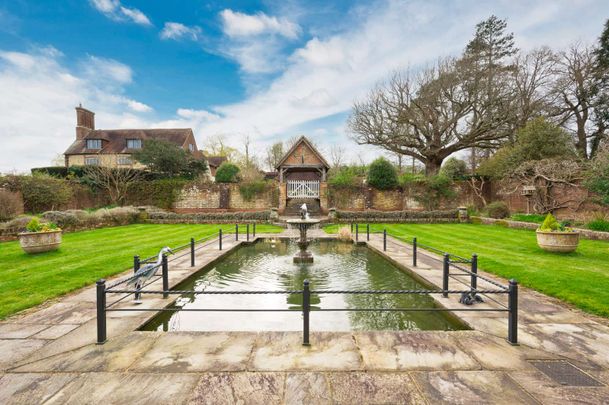 An impressive country home in an extremely sought after location, with extensive grounds, a heated pool and a very high quality internal specification. - Photo 1