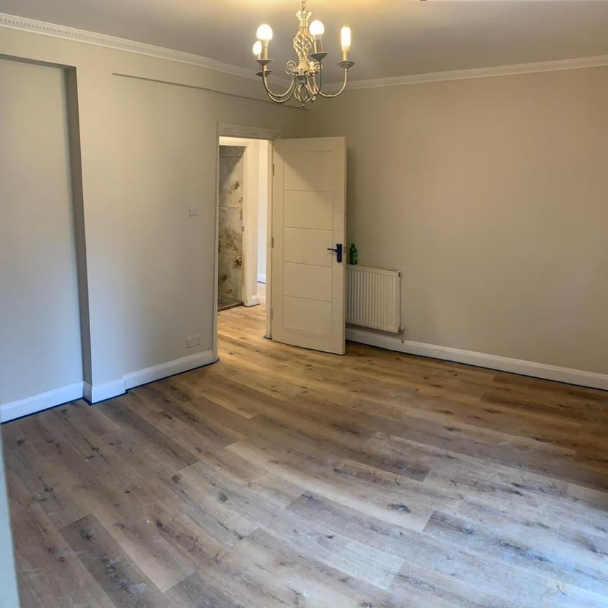 3 Bed Flat, St. John's Court, N4 - Photo 1