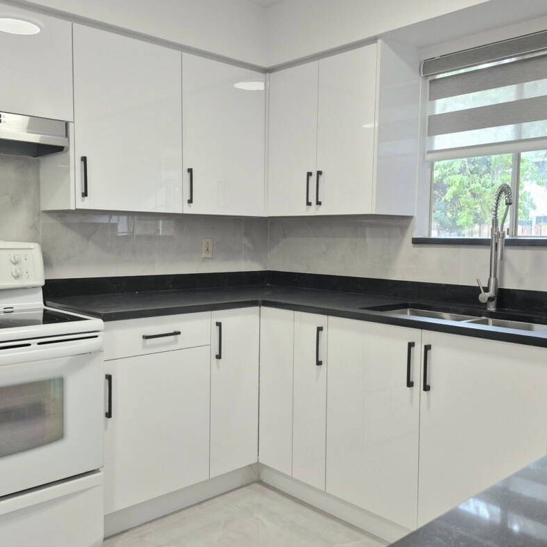11166 80 Avenue, Delta - Photo 1