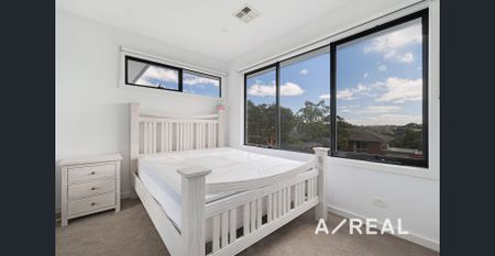 Luxurious Family Home with Dual Master Suites and Designer Finishes - FullyFurnished - Photo 2