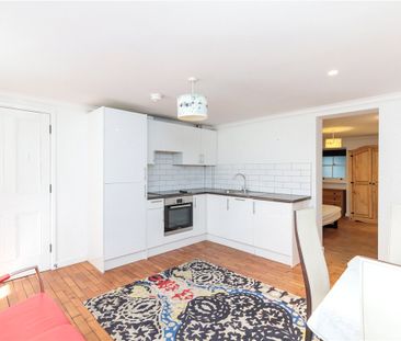 This pleasant one bedroom apartment is conveniently located just on... - Photo 1