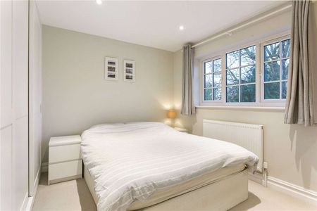 An extended four bedroom detached home finished to an exceptionally high standard and offered furnished - Photo 5