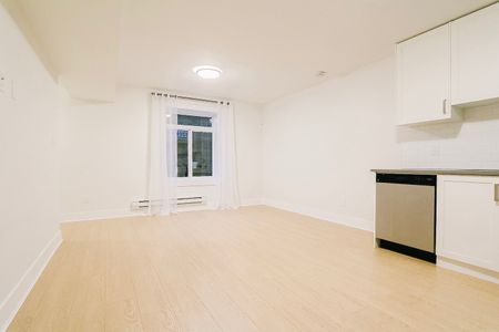 Four-Legged Friendly! - Photo 5