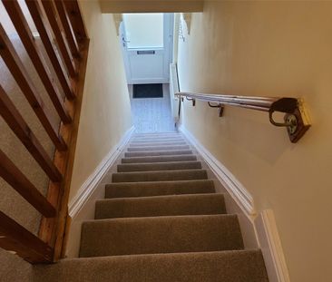 Moor End Lane, Dewsbury, West Yorkshire, WF13 - Photo 3