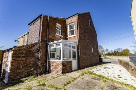 3 bedroom detached house to rent - Photo 2