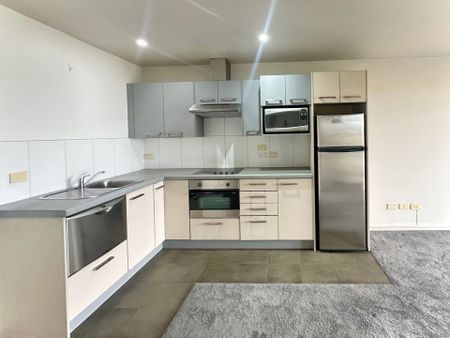 Modern Apartment in the Heart of Flat Bush - Photo 4