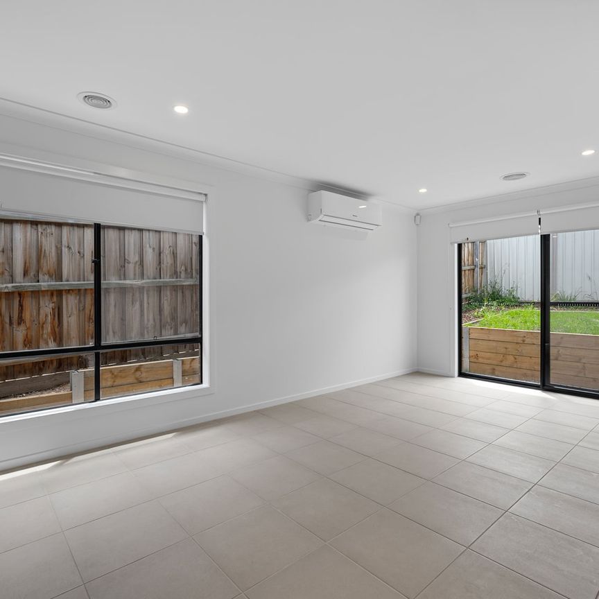 Brand New 4 Bedroom Family Home - Photo 1