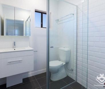 two beds two bathrooms with car garage - Photo 2