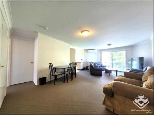 PERFECT LOW MAINTENANCE 2BEDS APARTMENT + LOCK-UP GARAGE - Photo 1