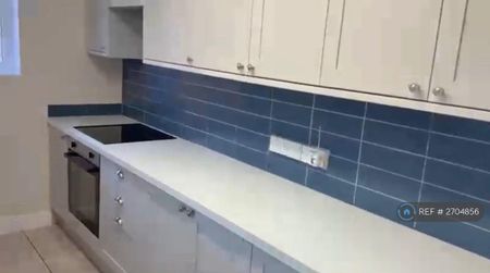 2 bedroom semi-detached house to rent - Photo 3