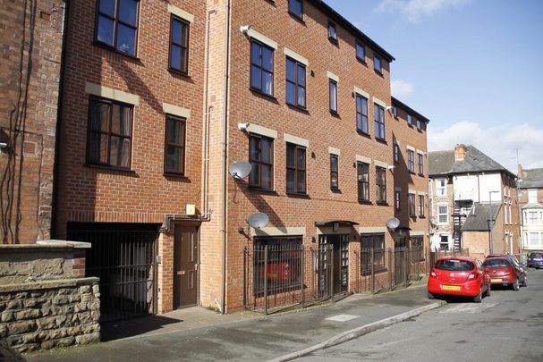 2 bedroom ground floor flat to rent - Photo 1