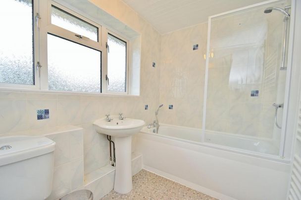 4 bedroom semi-detached house to rent - Photo 1