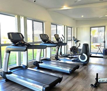 AVAILABLE 14/11/25 - 3 BEDROOM - 2 BATH WITH DUCTED AIR-CONDITIONED... - Photo 3