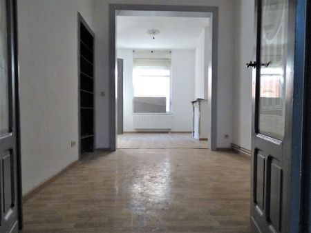 Gezellige en ruime rijwoning met 3 slaapkamers op toplocatie! - Photo 3