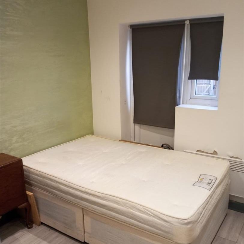 Wheatley Crescent, Hayes UB3, London - Photo 1