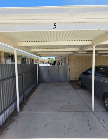 Your Perfect 2 Bedroom Home Awaits&excl; - Photo 3