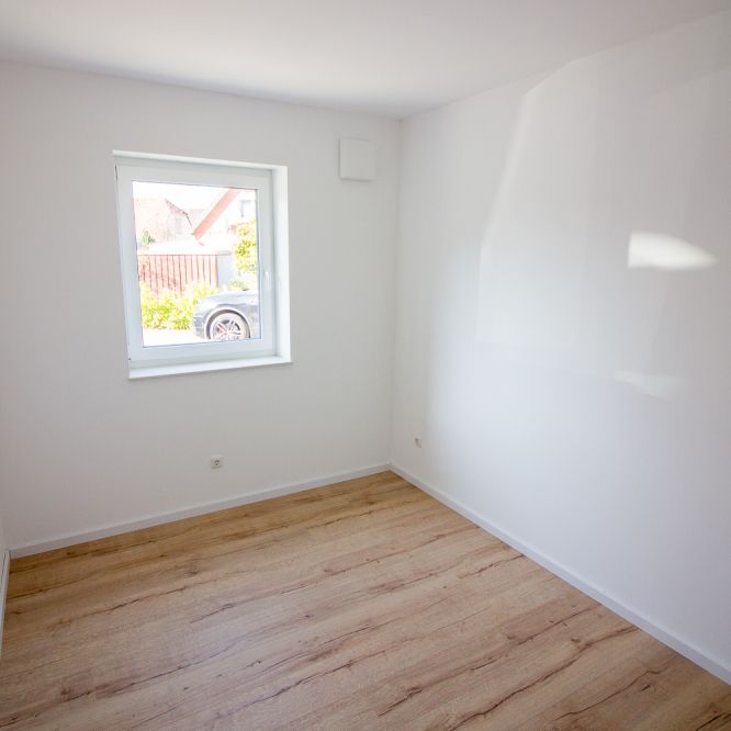 Wohnen Sie traumhaft schön, modern und zentral - 3 ZKB Etagenwohnung mit EBK, Balkon & Stellplatz - Foto 1