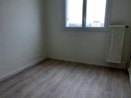 TOURS SUD – TYPE 3 au 17ème étage, Appartement idéalement situé, dans une résidence à proximité des commerces, des écoles et des transports en communs. - Photo 2