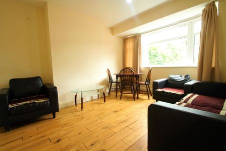 Shaftesbury Avenue, Harrow - Photo 2