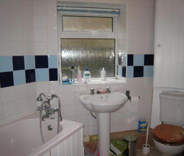 4 bedroom semi-detached house to rent - Photo 5