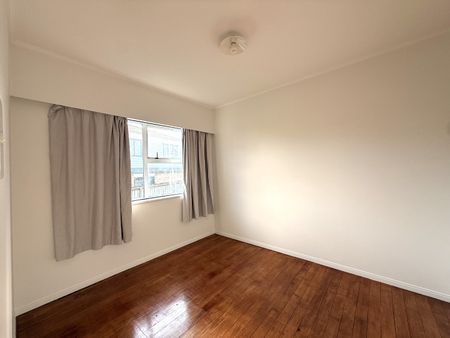 Easy Living in Papatoetoe - Photo 4