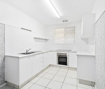 Gold Coast Broadwater Lifestyle at Its Best! - Photo 2