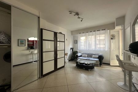 STUDIO MEUBLÉ AVEC BALCON – BAIL MOBILITÉ - Photo 3