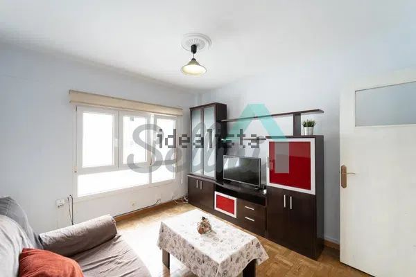 Alquiler de piso en Calle Eduardo Martínez Torner - Photo 1