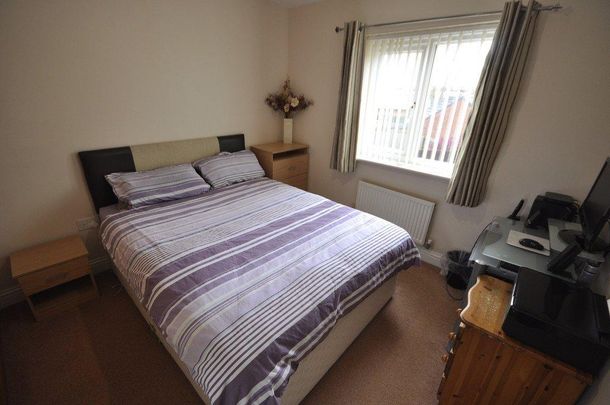 3 bedroom end of terrace house to rent - Photo 1