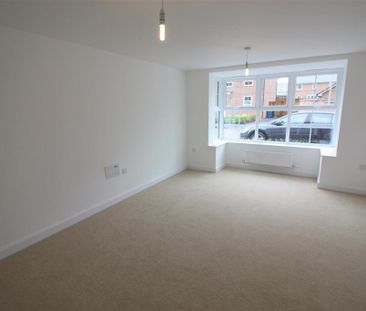 4 bedroom detached house to rent - Photo 2