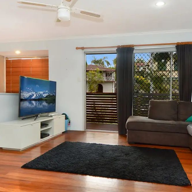 “Spacious Home Perfect for Entertaining” - Photo 1