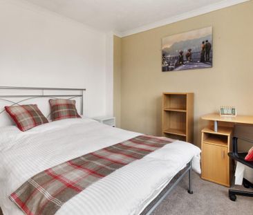 6 bedroom detached house to rent - Photo 5